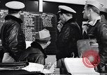 Image pilotes de la Marine américaine étant informé Honolulu Hawaii USA, 1942, de la seconde 21 séquences d'archives historiques vidéo 65675037189