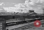 Image Railroad wagons plat transportant des matières Honolulu Hawaii USA, 1942, de la seconde 30 séquences d'archives historiques vidéo 65675037190