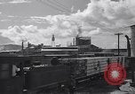 Image Railroad wagons plat transportant des matières Honolulu Hawaii USA, 1942, de la seconde 55 séquences d'archives historiques vidéo 65675037190