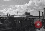 Image Railroad wagons plat transportant des matières Honolulu Hawaii USA, 1942, de la seconde 61 séquences d'archives historiques vidéo 65675037190