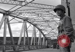 Image US Army sur un pont sentry Honolulu Hawaii USA, 1942, de la seconde 20 séquences d'archives historiques vidéo 65675037191
