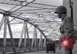 Image US Army sur un pont sentry Honolulu Hawaii USA, 1942, de la seconde 26 séquences d'archives historiques vidéo 65675037191