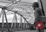 Image US Army sur un pont sentry Honolulu Hawaii USA, 1942, de la seconde 27 séquences d'archives historiques vidéo 65675037191