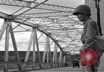 Image US Army sur un pont sentry Honolulu Hawaii USA, 1942, de la seconde 28 séquences d'archives historiques vidéo 65675037191
