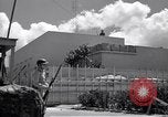 Standbild Sicherheit in Honolulu nach Pearl Harbor Angriff Honolulu Hawaii USA, 1941, aus Sekunde 10 historischem Filmmaterial Videoclip 65675037192