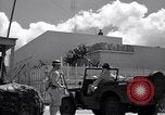 Standbild Sicherheit in Honolulu nach Pearl Harbor Angriff Honolulu Hawaii USA, 1941, aus Sekunde 13 historischem Filmmaterial Videoclip 65675037192