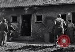 Image Les généraux des Forces alliées visiter déplacées camp DP Wolfratshausen Allemagne, 1945, de la seconde 7 séquences d'archives historiques vidéo 65675037193