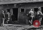 Image Les généraux des Forces alliées visiter déplacées camp DP Wolfratshausen Allemagne, 1945, de la seconde 8 séquences d'archives historiques vidéo 65675037193
