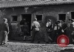 Image Les généraux des Forces alliées visiter déplacées camp DP Wolfratshausen Allemagne, 1945, de la seconde 10 séquences d'archives historiques vidéo 65675037193