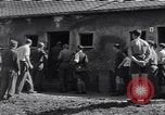 Image Les généraux des Forces alliées visiter déplacées camp DP Wolfratshausen Allemagne, 1945, de la seconde 14 séquences d'archives historiques vidéo 65675037193