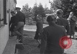 Image Les généraux des Forces alliées visiter déplacées camp DP Wolfratshausen Allemagne, 1945, de la seconde 22 séquences d'archives historiques vidéo 65675037193