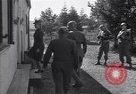 Image Les généraux des Forces alliées visiter déplacées camp DP Wolfratshausen Allemagne, 1945, de la seconde 24 séquences d'archives historiques vidéo 65675037193