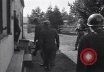Image Les généraux des Forces alliées visiter déplacées camp DP Wolfratshausen Allemagne, 1945, de la seconde 25 séquences d'archives historiques vidéo 65675037193