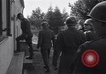 Image Les généraux des Forces alliées visiter déplacées camp DP Wolfratshausen Allemagne, 1945, de la seconde 26 séquences d'archives historiques vidéo 65675037193