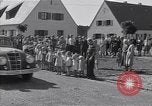Image Les généraux des Forces alliées visiter déplacées camp DP Wolfratshausen Allemagne, 1945, de la seconde 40 séquences d'archives historiques vidéo 65675037193