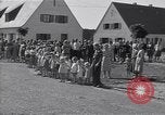 Image Les généraux des Forces alliées visiter déplacées camp DP Wolfratshausen Allemagne, 1945, de la seconde 42 séquences d'archives historiques vidéo 65675037193