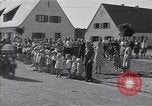 Image Les généraux des Forces alliées visiter déplacées camp DP Wolfratshausen Allemagne, 1945, de la seconde 44 séquences d'archives historiques vidéo 65675037193