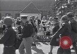 Image Les généraux des Forces alliées visiter déplacées camp DP Wolfratshausen Allemagne, 1945, de la seconde 50 séquences d'archives historiques vidéo 65675037193