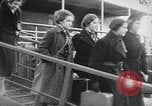 Standbild deutsch-jüdische Flüchtlinge Harwich England, 1938, aus Sekunde 5 historischem Filmmaterial Videoclip 65675037207