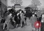 Standbild deutsch-jüdische Flüchtlinge Harwich England, 1938, aus Sekunde 8 historischem Filmmaterial Videoclip 65675037207