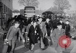 Standbild deutsch-jüdische Flüchtlinge Harwich England, 1938, aus Sekunde 9 historischem Filmmaterial Videoclip 65675037207
