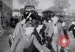 Standbild deutsch-jüdische Flüchtlinge Harwich England, 1938, aus Sekunde 12 historischem Filmmaterial Videoclip 65675037207