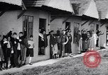 Standbild deutsch-jüdische Flüchtlinge Harwich England, 1938, aus Sekunde 22 historischem Filmmaterial Videoclip 65675037207