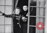 Standbild deutsch-jüdische Flüchtlinge Harwich England, 1938, aus Sekunde 24 historischem Filmmaterial Videoclip 65675037207
