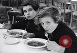 Standbild deutsch-jüdische Flüchtlinge Harwich England, 1938, aus Sekunde 28 historischem Filmmaterial Videoclip 65675037207