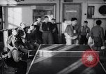 Image des enfants juifs réfugiés allemand Harwich en Angleterre, 1938, de la seconde 5 séquences d'archives historiques vidéo 65675037220