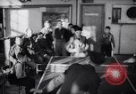 Image des enfants juifs réfugiés allemand Harwich en Angleterre, 1938, de la seconde 15 séquences d'archives historiques vidéo 65675037220