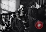 Image des enfants juifs réfugiés allemand Harwich en Angleterre, 1938, de la seconde 49 séquences d'archives historiques vidéo 65675037220