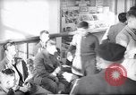 Image des enfants juifs réfugiés allemand Harwich en Angleterre, 1938, de la seconde 51 séquences d'archives historiques vidéo 65675037220