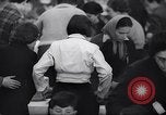 Standbild deutsch-jüdische Flüchtlingskinder Harwich England, 1938, aus Sekunde 5 historischem Filmmaterial Videoclip 65675037221