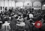 Standbild deutsch-jüdische Flüchtlingskinder Harwich England, 1938, aus Sekunde 11 historischem Filmmaterial Videoclip 65675037221