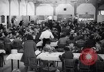 Standbild deutsch-jüdische Flüchtlingskinder Harwich England, 1938, aus Sekunde 17 historischem Filmmaterial Videoclip 65675037221