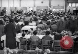 Standbild deutsch-jüdische Flüchtlingskinder Harwich England, 1938, aus Sekunde 20 historischem Filmmaterial Videoclip 65675037221