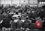 Standbild deutsch-jüdische Flüchtlingskinder Harwich England, 1938, aus Sekunde 21 historischem Filmmaterial Videoclip 65675037221