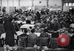Standbild deutsch-jüdische Flüchtlingskinder Harwich England, 1938, aus Sekunde 27 historischem Filmmaterial Videoclip 65675037221