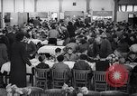 Standbild deutsch-jüdische Flüchtlingskinder Harwich England, 1938, aus Sekunde 28 historischem Filmmaterial Videoclip 65675037221