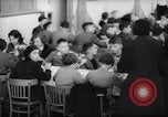 Standbild deutsch-jüdische Flüchtlingskinder Harwich England, 1938, aus Sekunde 31 historischem Filmmaterial Videoclip 65675037221