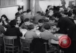 Standbild deutsch-jüdische Flüchtlingskinder Harwich England, 1938, aus Sekunde 39 historischem Filmmaterial Videoclip 65675037221
