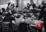 Standbild deutsch-jüdische Flüchtlingskinder Harwich England, 1938, aus Sekunde 43 historischem Filmmaterial Videoclip 65675037221
