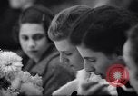 Standbild deutsch-jüdische Flüchtlingskinder Harwich England, 1938, aus Sekunde 60 historischem Filmmaterial Videoclip 65675037221