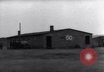 Standbild NS-Konzentrationslager Ludwigslust Deutschland, 1945, aus Sekunde 12 historischem Filmmaterial Videoclip 65675037227