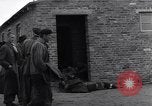 Standbild NS-Konzentrationslager Ludwigslust Deutschland, 1945, aus Sekunde 27 historischem Filmmaterial Videoclip 65675037227