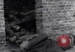 Standbild NS-Konzentrationslager Ludwigslust Deutschland, 1945, aus Sekunde 31 historischem Filmmaterial Videoclip 65675037227