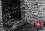 Standbild NS-Konzentrationslager Ludwigslust Deutschland, 1945, aus Sekunde 36 historischem Filmmaterial Videoclip 65675037227
