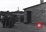 Standbild NS-Konzentrationslager Ludwigslust Deutschland, 1945, aus Sekunde 47 historischem Filmmaterial Videoclip 65675037227