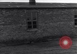 Standbild NS-Konzentrationslager Ludwigslust Deutschland, 1945, aus Sekunde 60 historischem Filmmaterial Videoclip 65675037227